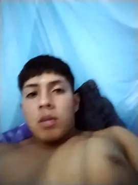 Snapshot of Manuelp0203 chatting on January 8, 11:40 pm Manuelp0203 online show from January 8, 11:40 pm