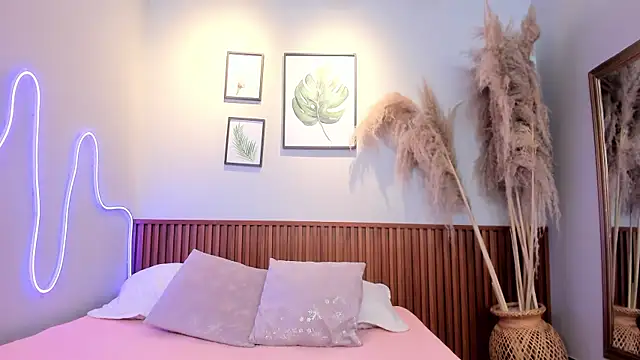 MIAROGGERSS online show from May 23, 3:56 am