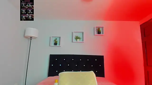 Victoria Rose  online show from April 25, 1:25 pm