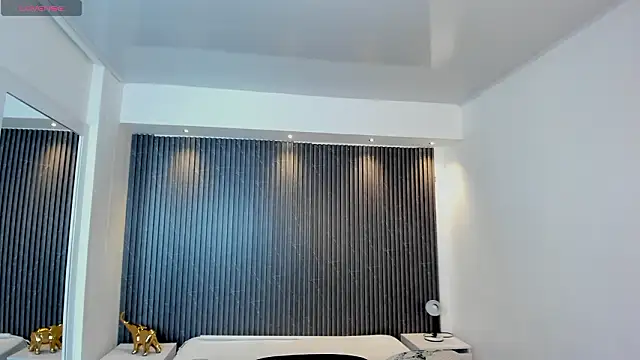 TiffanyHoustton online show from February 11, 11:48 am