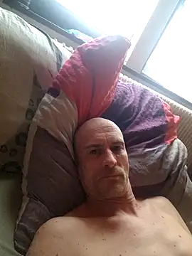 MR P Solo Bassbitch online show from April 14, 2:45 pm