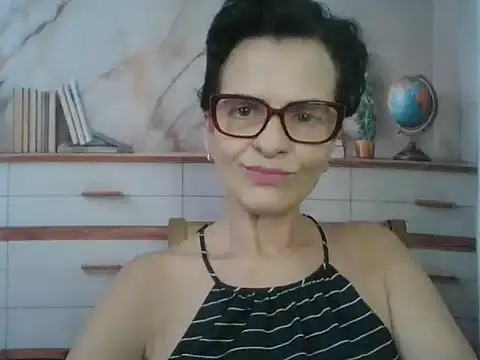 Snapshot of Luna-Hot0802 chatting on February 9, 1:48 pm Luna-Hot0802 online show from February 9, 1:48 pm