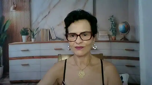 Snapshot of Luna-Hot0802 chatting on February 20, 12:38 pm Luna-Hot0802 online show from February 20, 12:38 pm