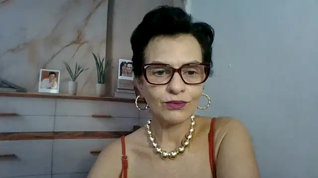 Snapshot of Luna-Hot0802 chatting on April 9, 12:43 pm Luna-Hot0802 online show from April 9, 12:43 pm