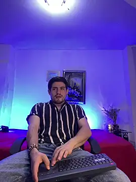 williamsmiiths16 online show from April 11, 1:43 am