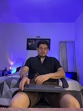 williamsmiiths16 online show from May 20, 11:38 am
