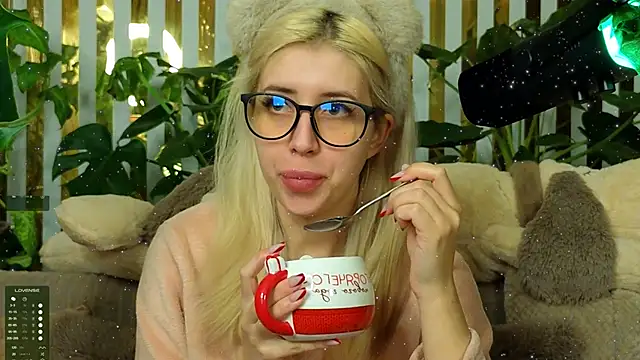 FlowweerGirl online show from January 14, 9:15 am