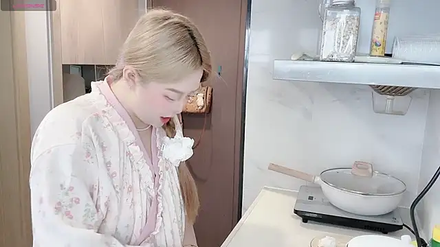 Star-XinX online show from March 3, 7:58 am