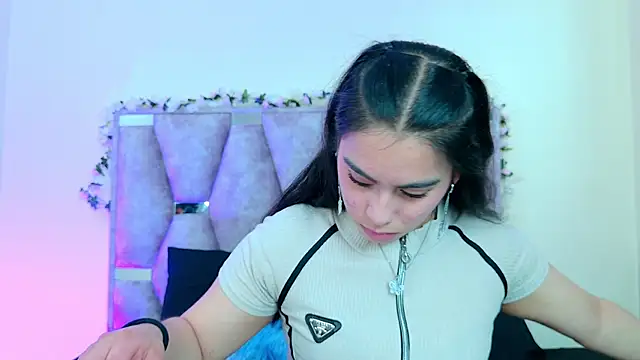 iris and damian online show from April 8, 5:24 pm