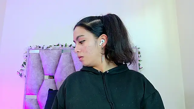 iris and damian online show from April 16, 5:14 pm