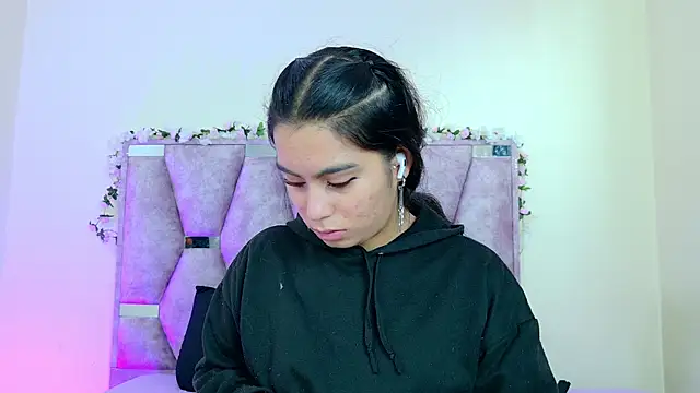 iris and damian online show from April 17, 5:16 pm