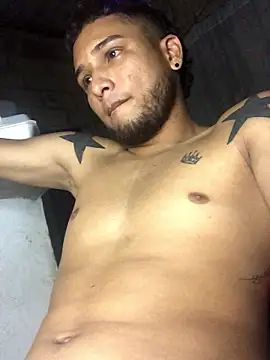 Snapshot of modeloxtz chatting on January 10, 6:04 am modeloxtz online show from January 10, 6:04 am