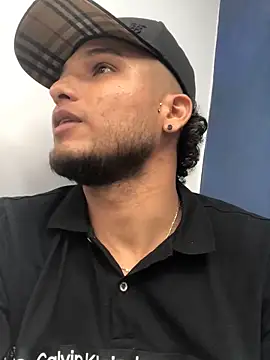 Snapshot of modeloxtz chatting on February 12, 3:18 pm modeloxtz online show from February 12, 3:18 pm