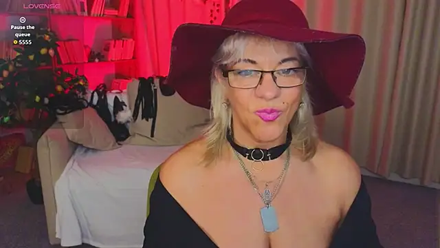 AnittaHarris  online show from April 5, 8:22 am