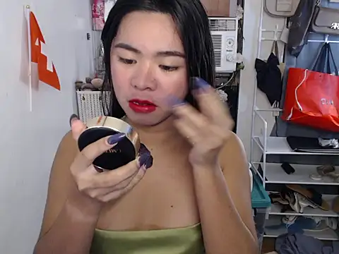 Snapshot of voganmarie chatting on June 27, 1:28 pm voganmarie online show from June 27, 1:28 pm