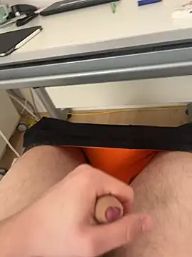 hannes256102 online show from March 28, 11:54 am