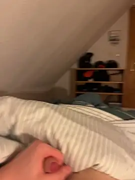 hannes256102 online show from April 25, 11:57 pm