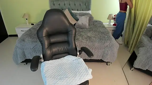 Celeste Rous   online show from December 16, 12:43 pm