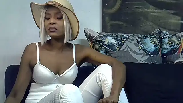 Snapshot of DivineEbonyGrace chatting on June 3, 8:58 pm DivineEbonyGrace online show from June 3, 8:58 pm