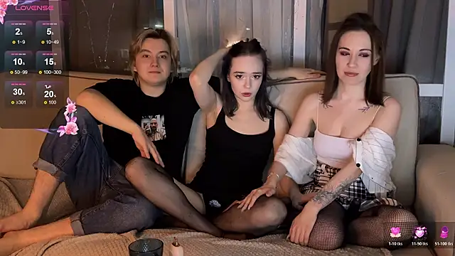 TripletDream online show from February 14, 5:21 pm