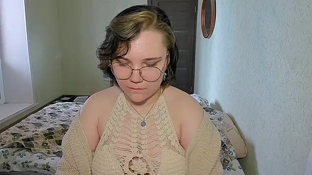 Snapshot of Lily-Violet chatting on March 22, 5:44 am Lily-Violet online show from March 22, 5:44 am