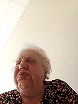 HapinessLovee online show from March 28, 10:26 am