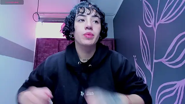 Kiara Fox   online show from March 12, 8:15 pm