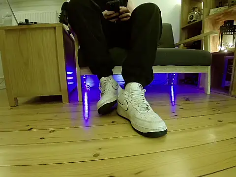 Snapshot of jonas_camboy chatting on December 20, 3:52 pm jonas camboy online show from December 20, 3:52 pm