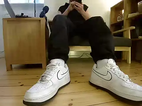 Snapshot of jonas_camboy chatting on February 1, 1:42 pm jonas camboy online show from February 1, 1:42 pm