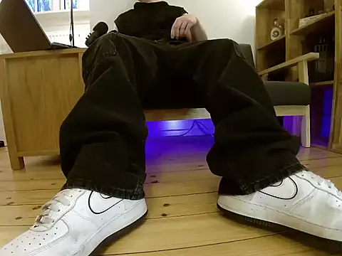 Snapshot of jonas_camboy chatting on February 27, 4:29 pm jonas camboy online show from February 27, 4:29 pm