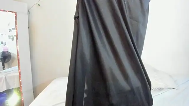 litle slut online show from February 19, 5:36 am