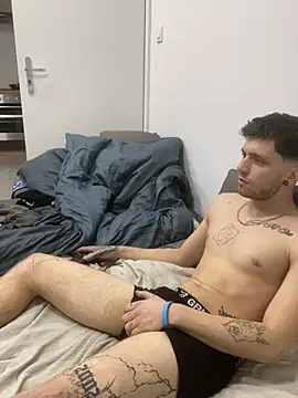 Snapshot of squty chatting on January 18, 12:47 am squty online show from January 18, 12:47 am