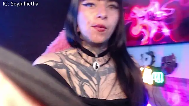 Julls420  online show from February 25, 4:33 am