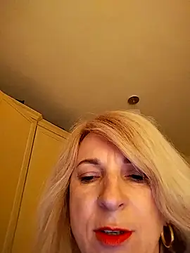 AhlyssaLove1155 online show from April 3, 7:34 pm