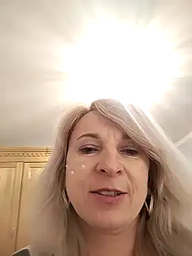 AhlyssaLove1155 online show from April 16, 2:51 pm