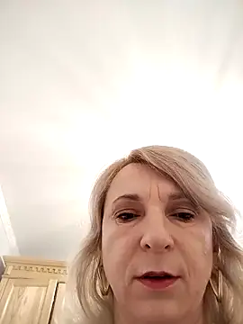 AhlyssaLove1155 online show from April 17, 2:14 am