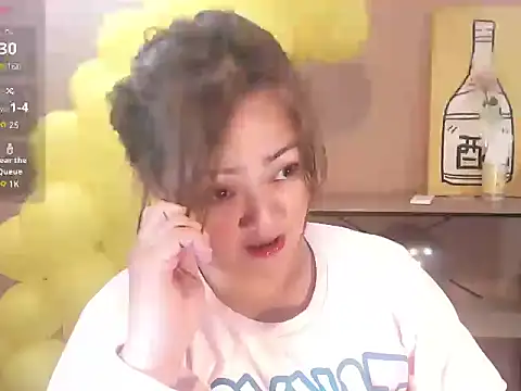 Snapshot of seeyou_2morrow chatting on February 18, 10:28 pm seeyou 2morrow online show from February 18, 10:28 pm