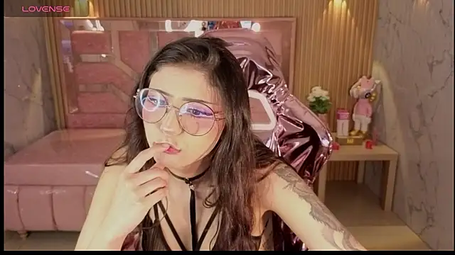 miss devil s online show from April 11, 3:22 am