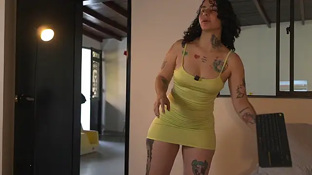 Estefania Velez online show from June 18, 9:52 pm