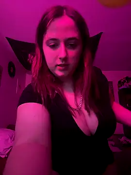 lunaazulxo online show from December 23, 10:46 am
