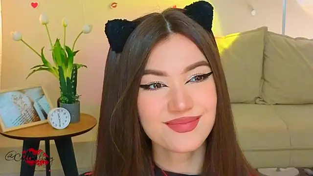 oliviaah  online show from April 2, 3:20 pm