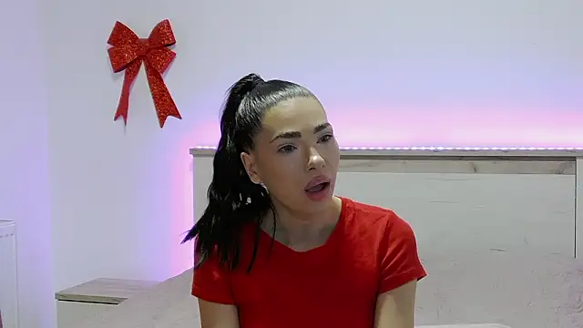 Snapshot of SashaLuvv chatting on March 5, 1:56 am SashaLuvv online show from March 5, 1:56 am