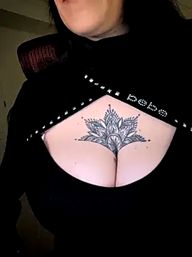 BustyVampyre online show from April 3, 3:37 am