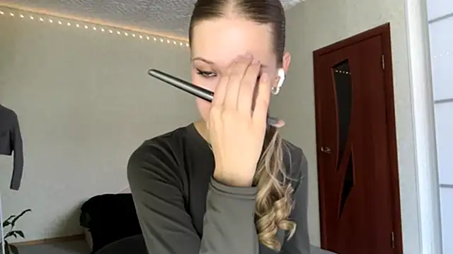 Snapshot of ZaidaSchwarten chatting on January 10, 7:21 am ZaidaSchwarten online show from January 10, 7:21 am