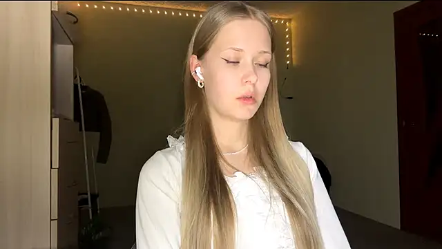 Snapshot of ZaidaSchwarten chatting on February 2, 5:44 pm ZaidaSchwarten online show from February 2, 5:44 pm