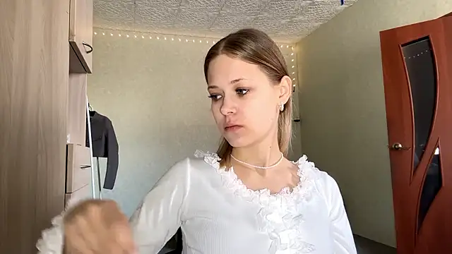 Snapshot of ZaidaSchwarten chatting on February 3, 7:35 am ZaidaSchwarten online show from February 3, 7:35 am