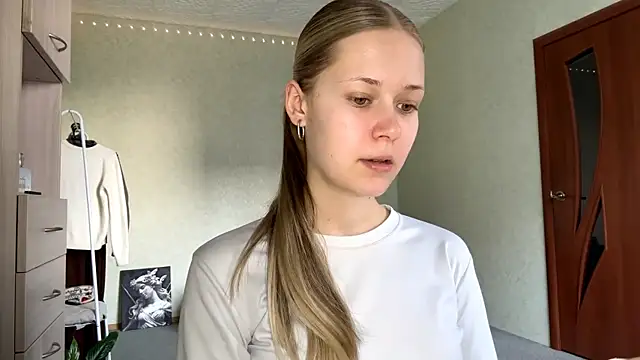 Snapshot of ZaidaSchwarten chatting on March 1, 1:24 pm ZaidaSchwarten online show from March 1, 1:24 pm