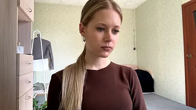 ZaidaSchwarten online show from March 19, 11:36 am