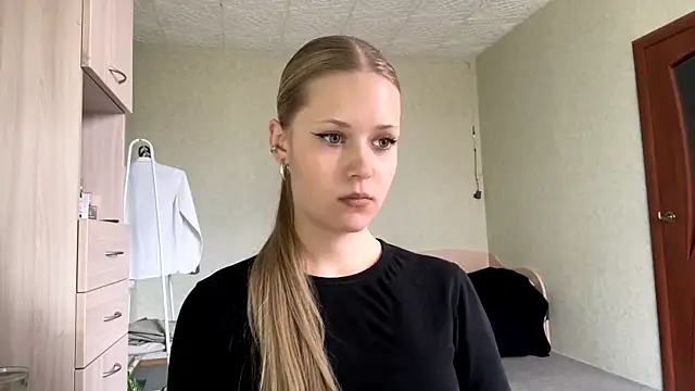 ZaidaSchwarten online show from March 20, 11:37 am