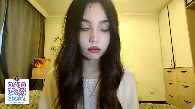 Qwami Amie online show from December 21, 6:31 am